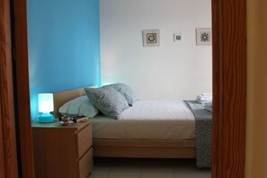 2 makuuhuonetta, silitysrauta/-lauta, ilmainen Wi-Fi, vuodevaatteet