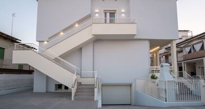 Appartement industriel directement sur la plage de San Mauro Mare