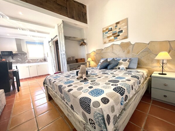 Iron/ironing board, free WiFi, bed sheets