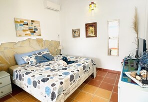 Iron/ironing board, free WiFi, bed sheets