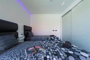 2 makuuhuonetta, silitysrauta/-lauta, ilmainen Wi-Fi, vuodevaatteet