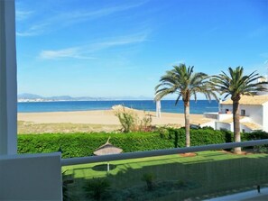 A balcony with a view of a beach and ocean. - Apartment CALA D'OR on the beachfront in Denia (Dénia)