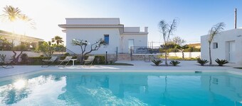 Villa con piscina a pochi passi dal mare a Marsala, Sicilia