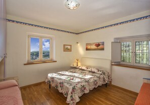 2 bedrooms, in-room safe, desk, iron/ironing board