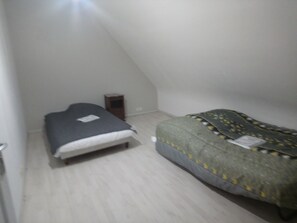 3 bedrooms, iron/ironing board, free WiFi