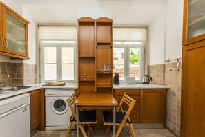 Fridge, microwave, oven, dishwasher