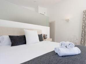 4 bedrooms, iron/ironing board, internet, bed sheets - Can Menut : Fantastic family villa in Pollença. (Pollença)