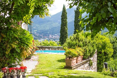 J&J House Como Bellagio Holiday home with pool in the Larian triangle