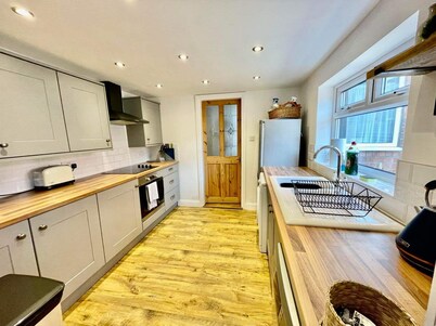 3 bedroom house close to city centre and the university.