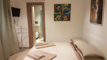 1 Schlafzimmer, BĂŒgeleisen/BĂŒgelbrett, Internetzugang, BettwĂ€sche