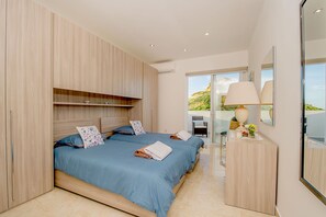 3 slaapkamers, een strijkplank/strijkijzer, gratis wifi, beddengoed