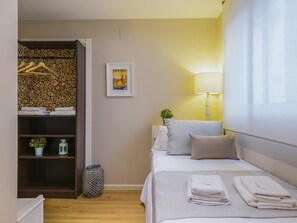 4 chambres, fer et planche à repasser, accès à Internet, literie fournie