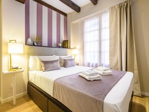 4 habitaciones, tabla de planchar con plancha, internet y ropa de cama 