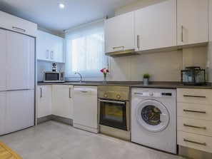 Frigorifero, microonde, forno, lavastoviglie