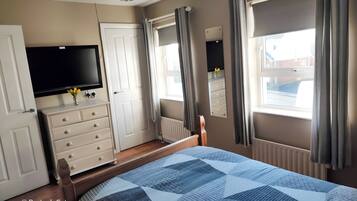 2 bedrooms, desk, iron/ironing board, travel cot