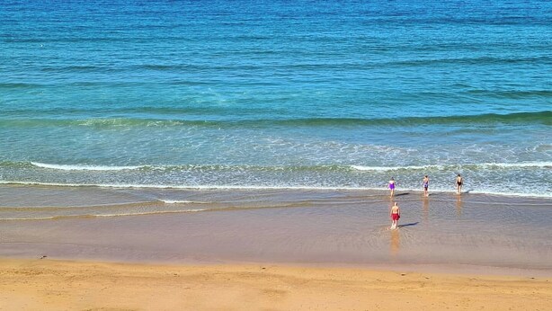 A beach with clear blue water and a sandy shore. - Portrush Getaway – Family-Friendly Home Near Beaches & Town (Portrush)