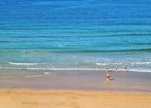 بالقرب من الشاطئ