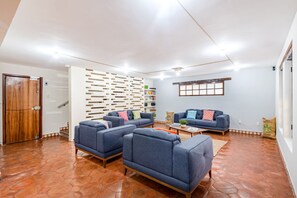 37-inch Smart TV with digital channels, TV, Netflix - Finca Coyoacán (Mexico City)