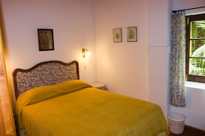4 habitaciones, tabla de planchar con plancha, wifi y ropa de cama