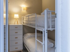 2 sovrum, strykjärn/strykbräda, internet och sängkläder