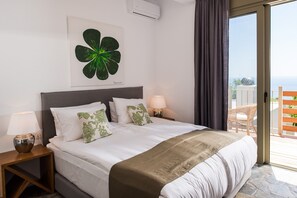 5 bedrooms, iron/ironing board, travel crib, free WiFi - OLVÍA,  elegant village house with infinity pool and amazing views! (Chania)