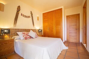 3 bedrooms, in-room safe, iron/ironing board, free WiFi