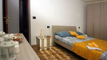 2 Schlafzimmer, Schreibtisch, BĂŒgeleisen/BĂŒgelbrett, kostenloses WLAN