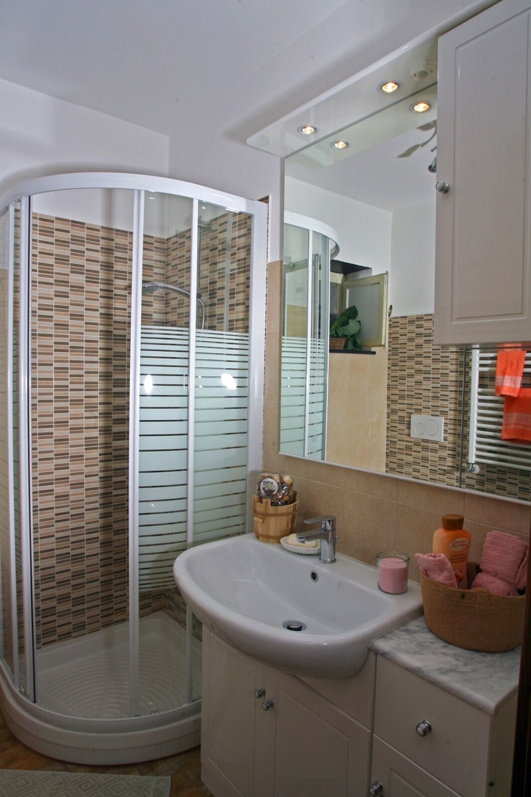 Dusche, Haartrockner, Bidet, Handtücher