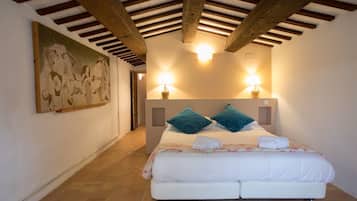 6 bedrooms, iron/ironing board, travel crib, WiFi