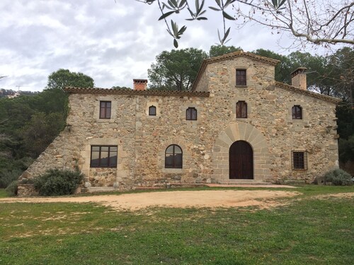 Rural house for rent - entire property: 15th century “masía” on the Costa Brava