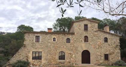 Rural house for rent - entire property: 15th century “masía” on the Costa Brava