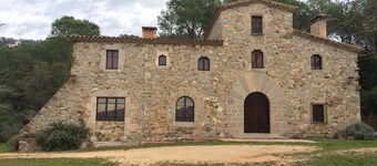 Rural house for rent - entire property: 15th century “masía” on the Costa Brava