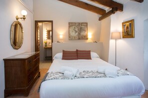 6 chambres, fer et planche à repasser, lit de bébé portatif, Wi-Fi