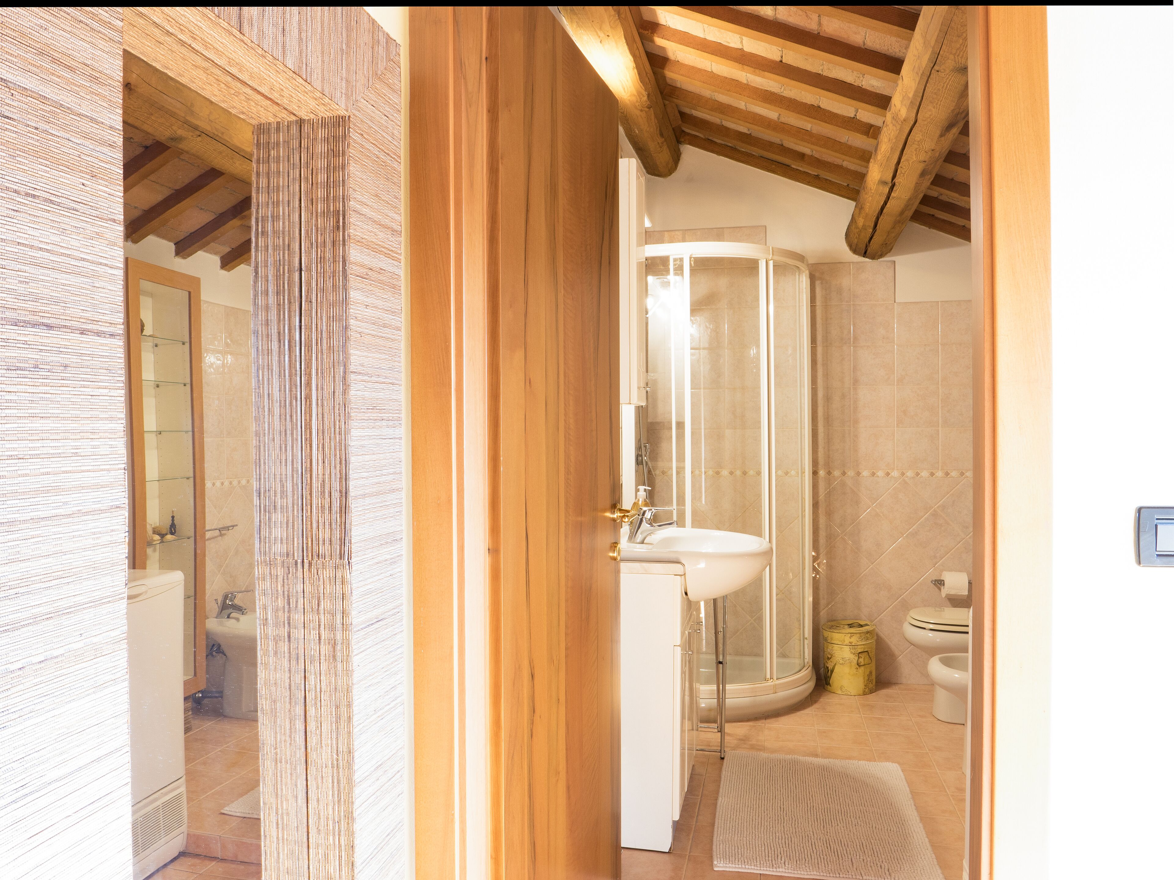 Sèche-cheveux, serviettes fournies