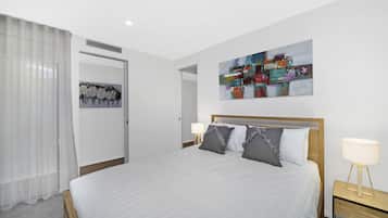 Apartment, 1 Queen Bed | Individually furnished, iron/ironing board, free WiFi, bed sheets