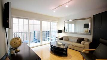 Apartment | Living area | TV