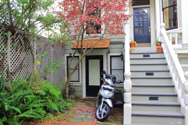 منزل - عدة أسرّة (Cow Hollow Studio) | واجهة المنشأة