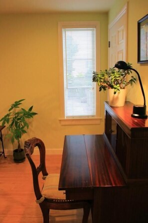 House, Multiple Beds (Cow Hollow Studio) | Business center