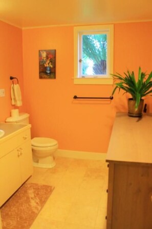 منزل - عدة أسرّة (Cow Hollow Studio) | حمام | مجففات شعر