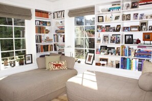 Apartment, Multiple Beds, Ocean View (Ocean View Terrace) | Living area | TV - Ocean View Terrace Apartment (San Francisco)