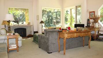 House, Multiple Beds (Glen Cameron) | Living area | TV