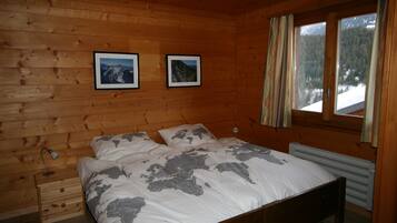 2 bedrooms, iron/ironing board, free WiFi