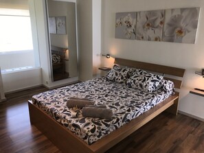 3 bedrooms, iron/ironing board, travel cot, free WiFi