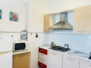 Fridge, microwave, stovetop, cookware/dishes/utensils