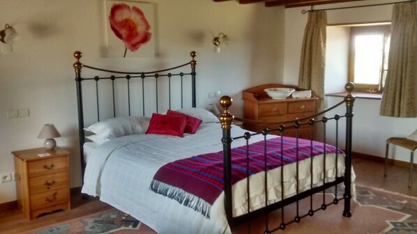 3 bedrooms, iron/ironing board, Internet, bed sheets