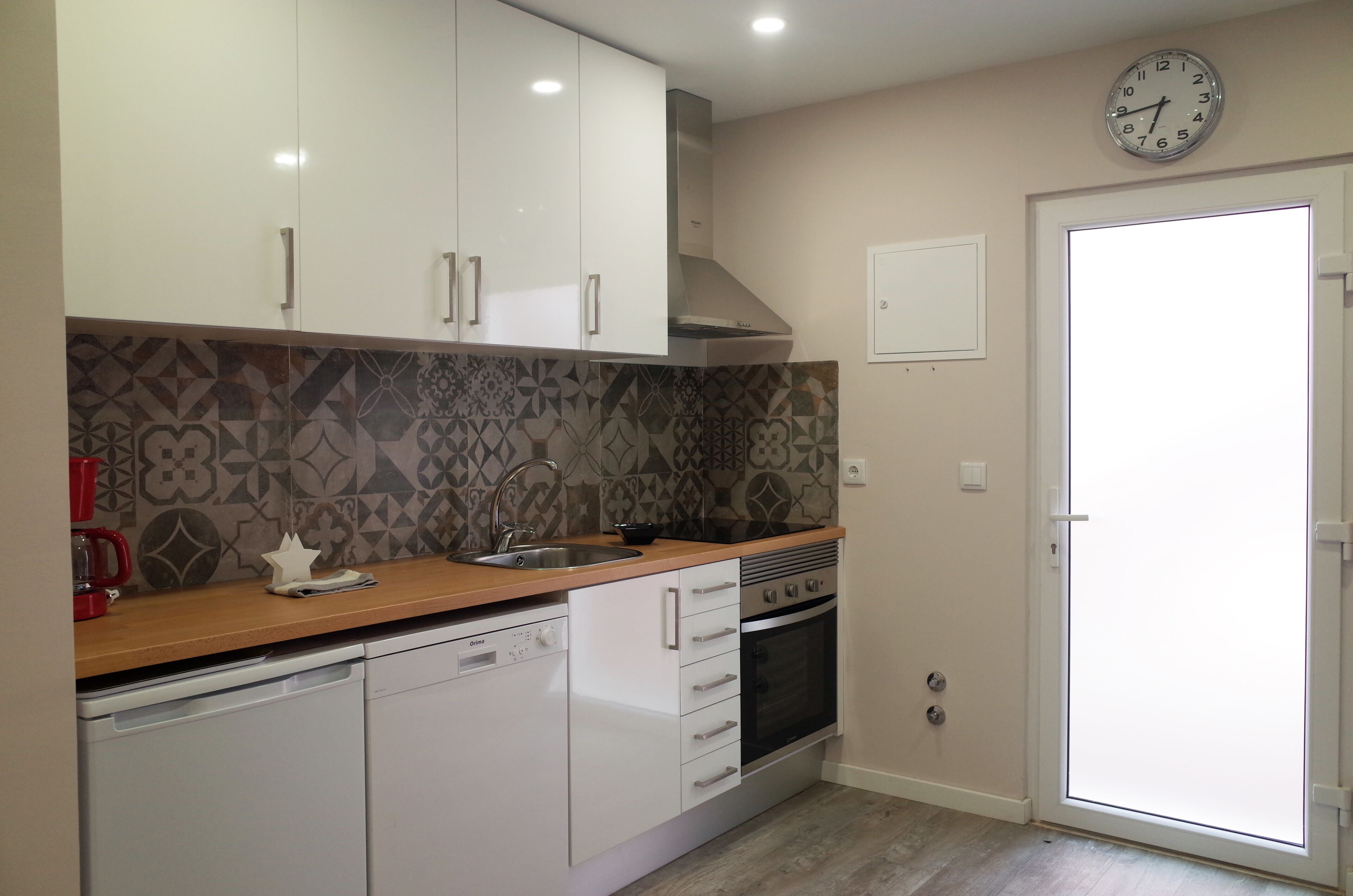 Microonde, forno, piano cottura, lavastoviglie