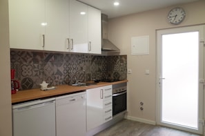 Micro-ondes, four, plaque de cuisson, lave-vaisselle