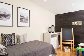 3 bedrooms, iron/ironing board, free WiFi, bed sheets