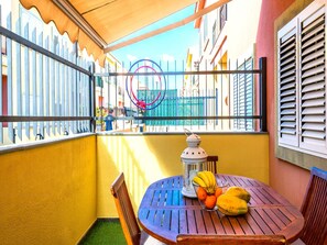 Outdoor dining - Luxury Duplex “Las Velas” 180 (San Bartolomé de Tirajana)