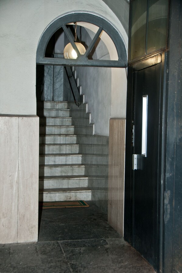 Interior - Apartment in a historic building (Napoli)